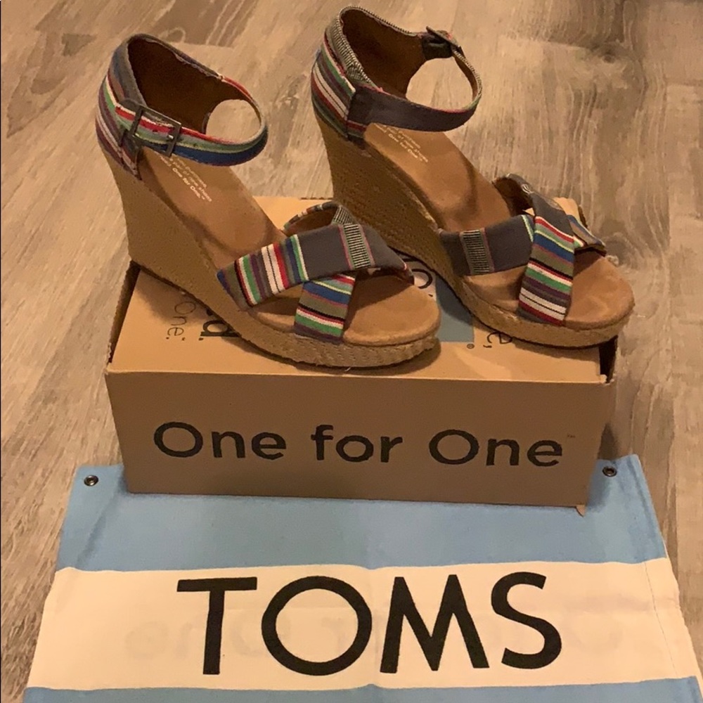 Toms strapping wedge